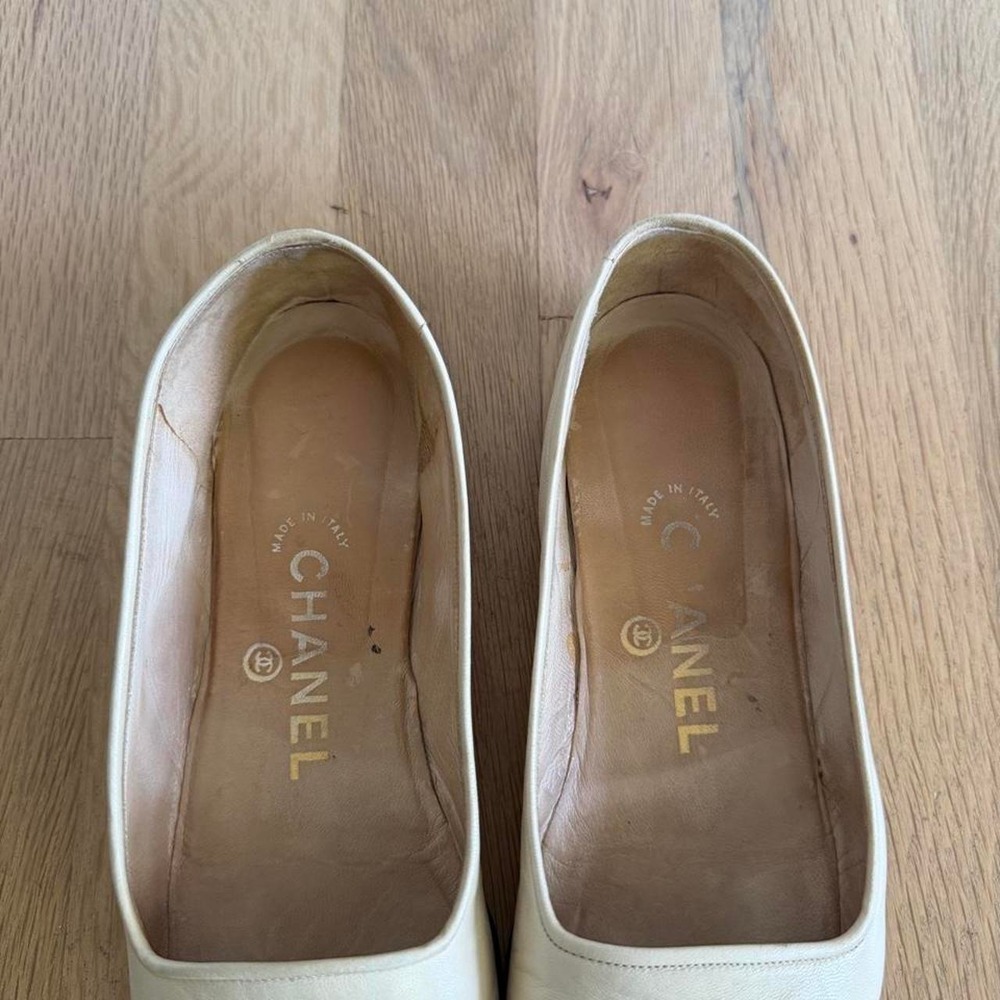 Chanel authentic black and beige leather ballet flats with black cap toe - Picture 4 of 8